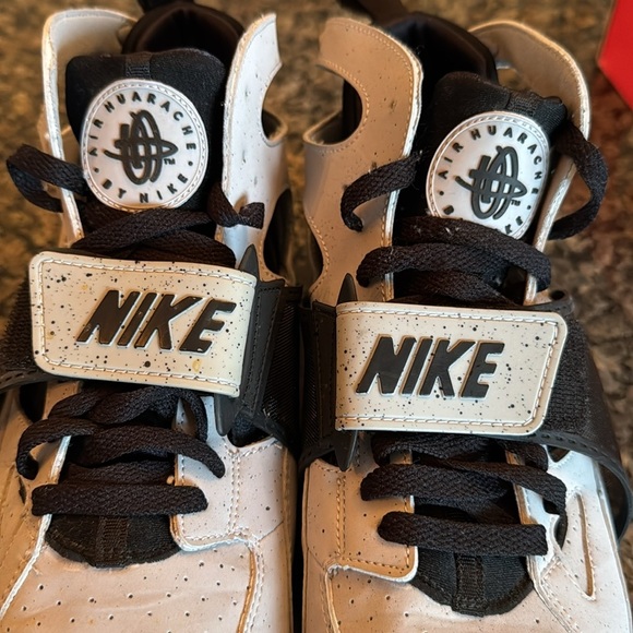 Nike air trainer huarache premium 647591 Shoes - Black and Yellow EUC 10.5 - Picture 15 of 16